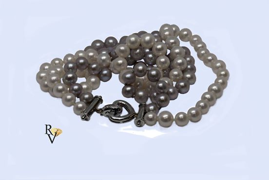 Collana perle bicolori con chiusura oro e diamanti