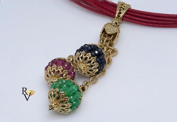 Girocollo in oro giallo con zaffiri, smeraldi e rubini